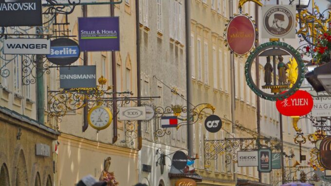Salzburg: Mozart Tour & City Tour With Tasting - Local Culture and Architecture