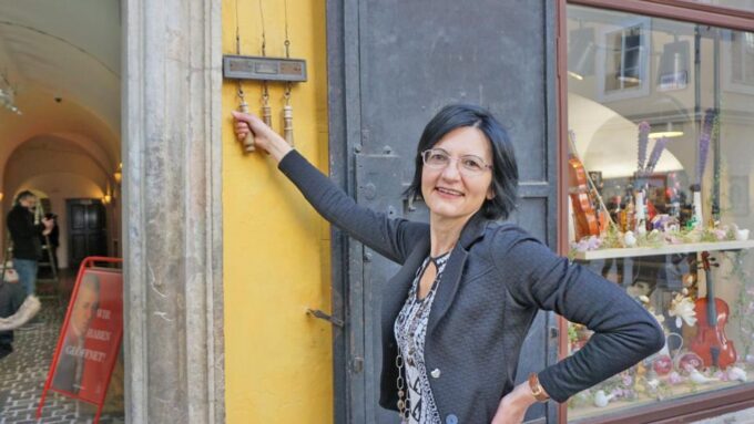 Salzburg: Mozart Tour & City Tour With Tasting - Tasting Local Specialties