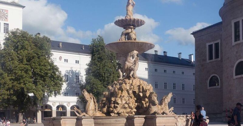 Salzburg: Private One-Way Transfer to Cesky Krumlov - Pickup and Drop-off