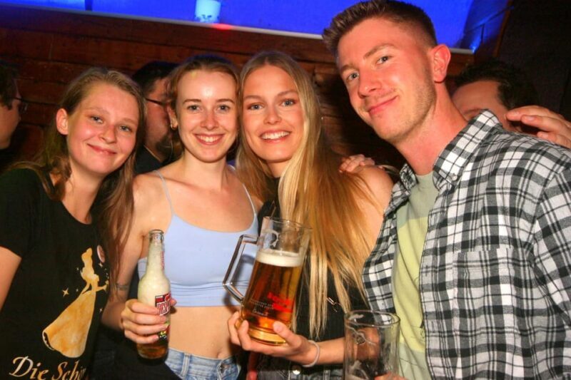 Salzburg: Pubcrawl Tour through best Bars and Clubs in Town - Meeting Point and Orientation