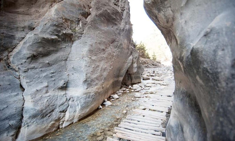 Samaria Gorge Day Trip Hiking Tour - Key Points