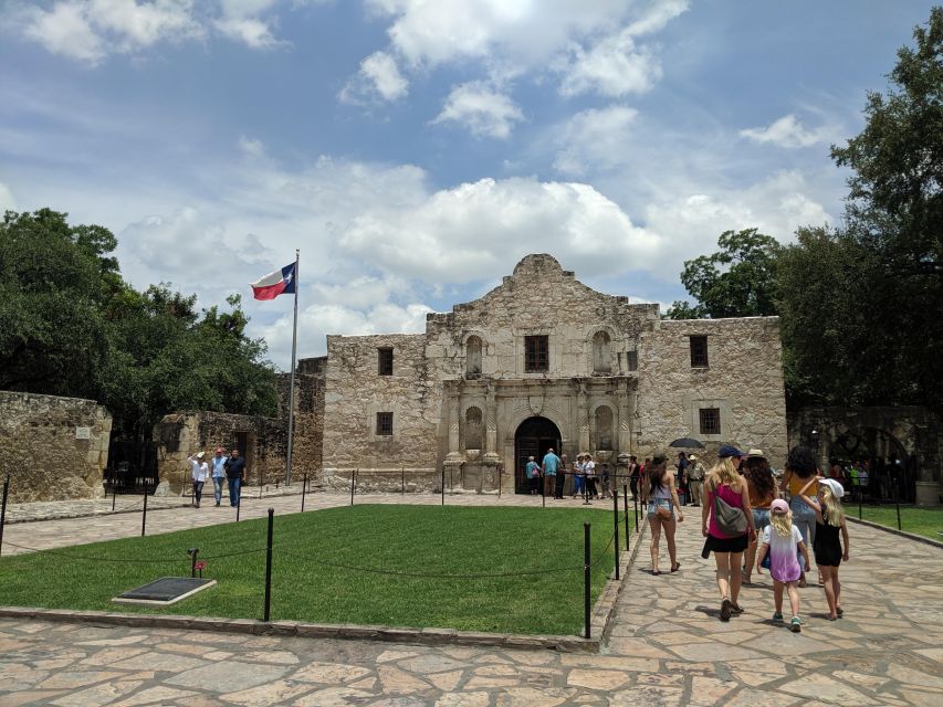 San Antonio Scavenger Hunt Walking Tour and Game - Whats Included