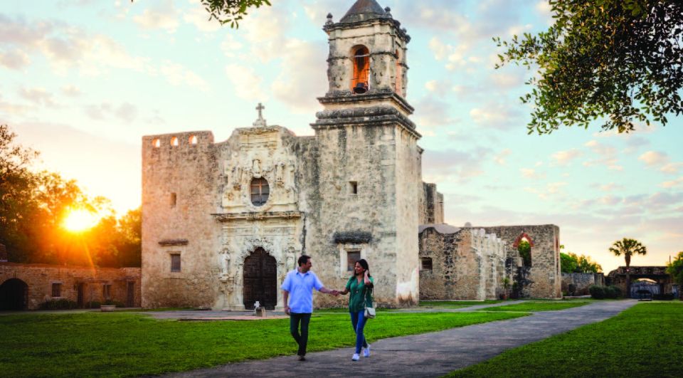 San Antonio: Small Group Tour W/ Alamo, Tower & River Cruise - Group Size