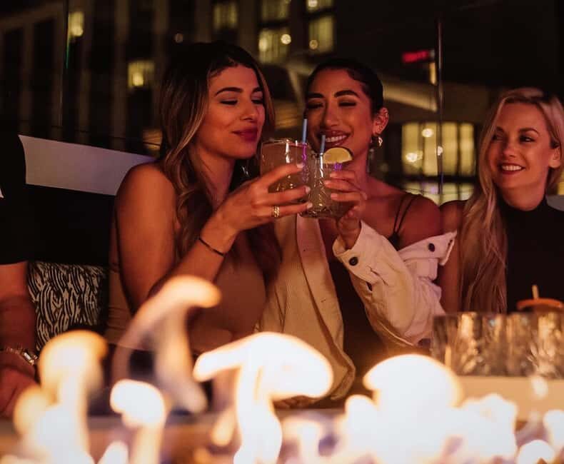 San Diego: Downtown Bar Crawl Party Pass - Key Points