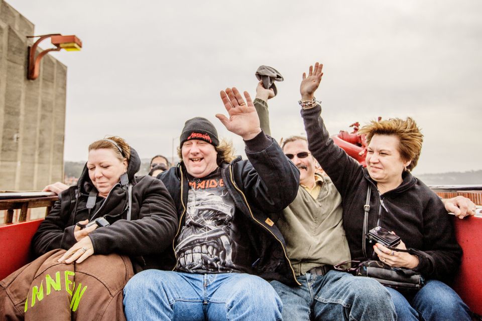 San Francisco Bay: 90-Minute Fire Engine Tour - Experience the Vintage Fire Engine