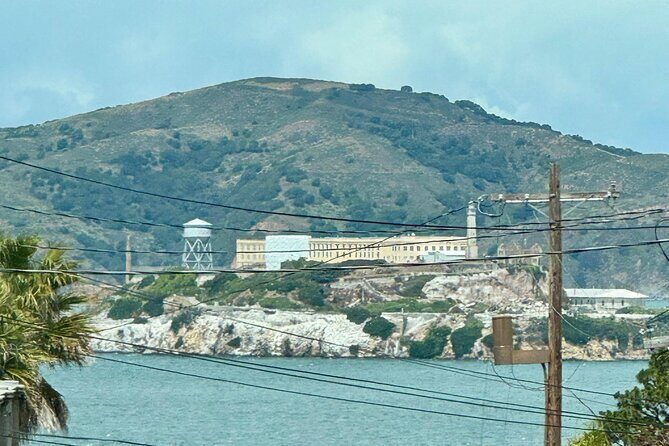 San Francisco Private City Tour in New EV Volkswagen Van - FAQ