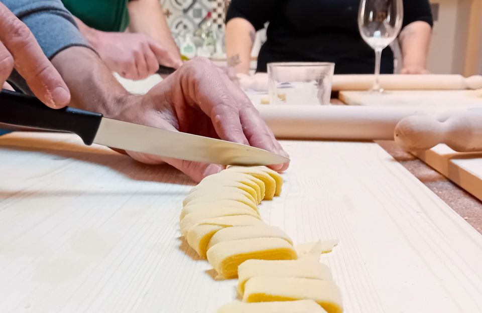 San Gimignano: Hands in Dough Cooking Class With Lunch - Flexible Booking and Cancellation