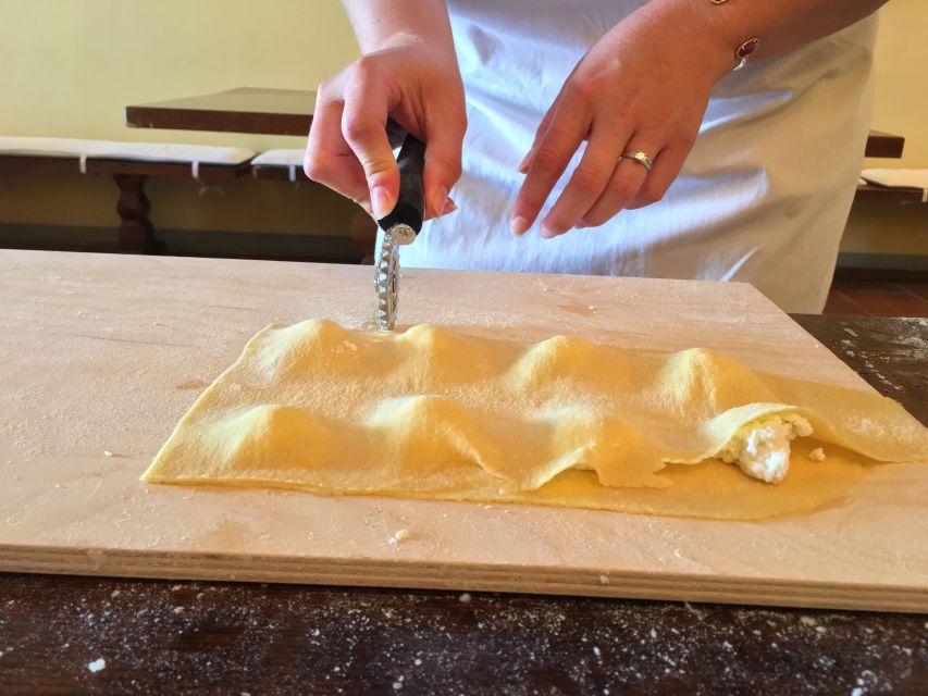 San Gimignano: Tuscan Cooking Class - Key Points