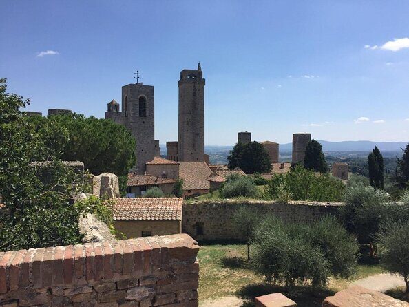San Gimignano with lunch and wine tasting on a local winery - Key Points