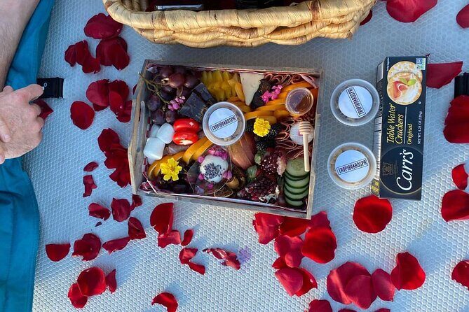 San Juan Private Floating Picnic Experience in Condado Lagoon - What Is the Private Floating Picnic Experience?