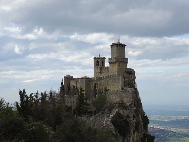 San Marino Historical Center Private Tour with tourist guide - FAQs