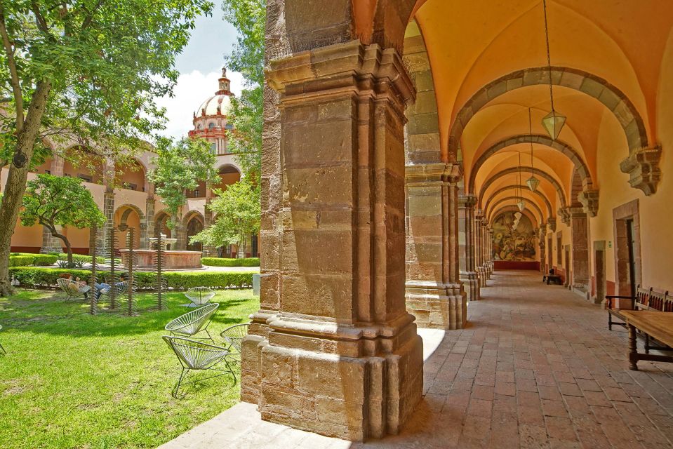 San Miguel De Allende: Walking Tour of Houses and Gardens - Admiring Baroque and Gothic Architecture