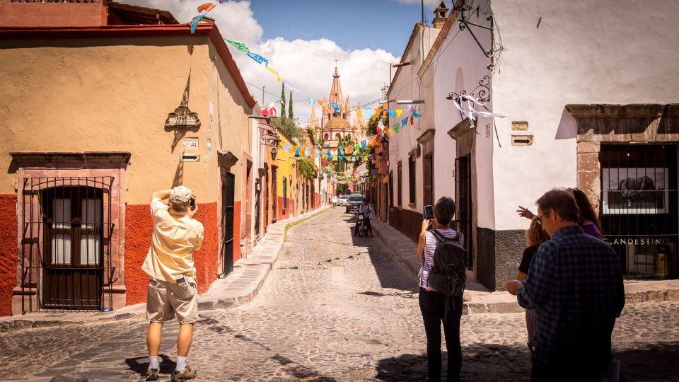 San Miguel: Landmarks and Lunch Walking Tour in English - Savoring a Delicious Traditional Meal