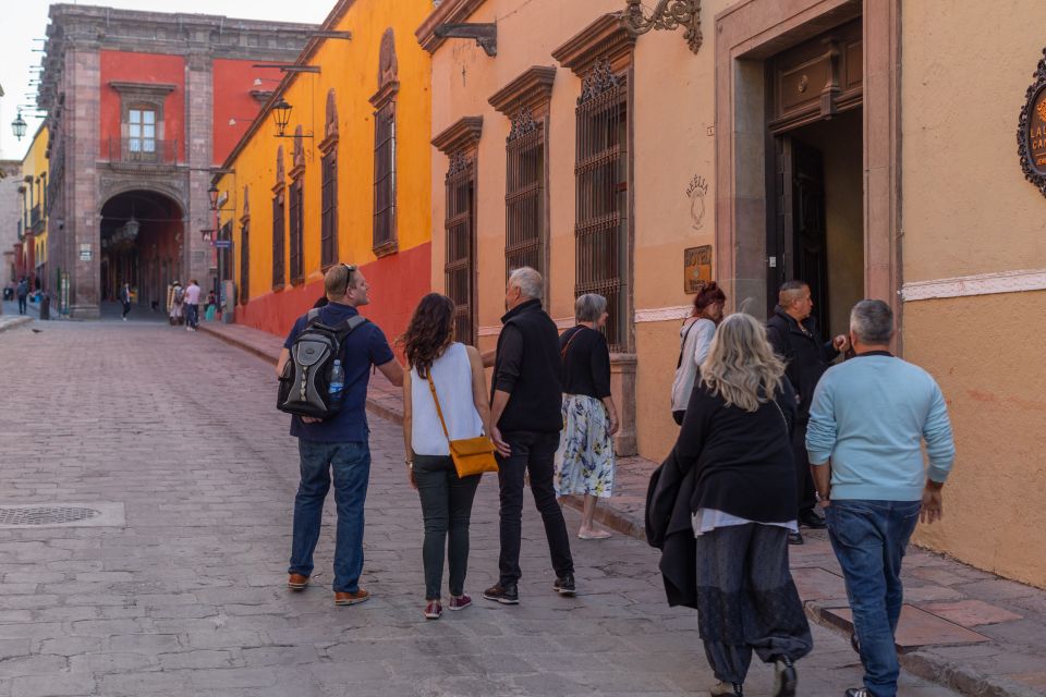 San Miguel: Landmarks and Lunch Walking Tour in English - Tour Duration and Group Size