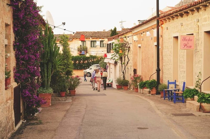 San Pantaleo: Walking Tour with Aperitif - Key Points