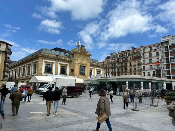 San Sebastian Food Tour With Pintxos & Drinks With a Local - Experiencing Pintxos and Local Cuisine