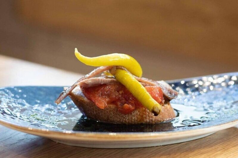 San Sebastian: Guided Walking Tour with Pintxo and Drink - Detailed Breakdown of the Itinerary