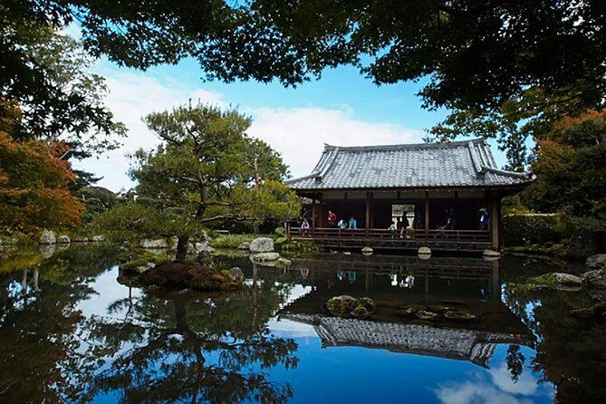 Sanctuary Mountain (Mt Maungatautari) & Hamilton Gardens Day trip from Auckland - Crossing the Waikato River: Arapuni Swing Bridge