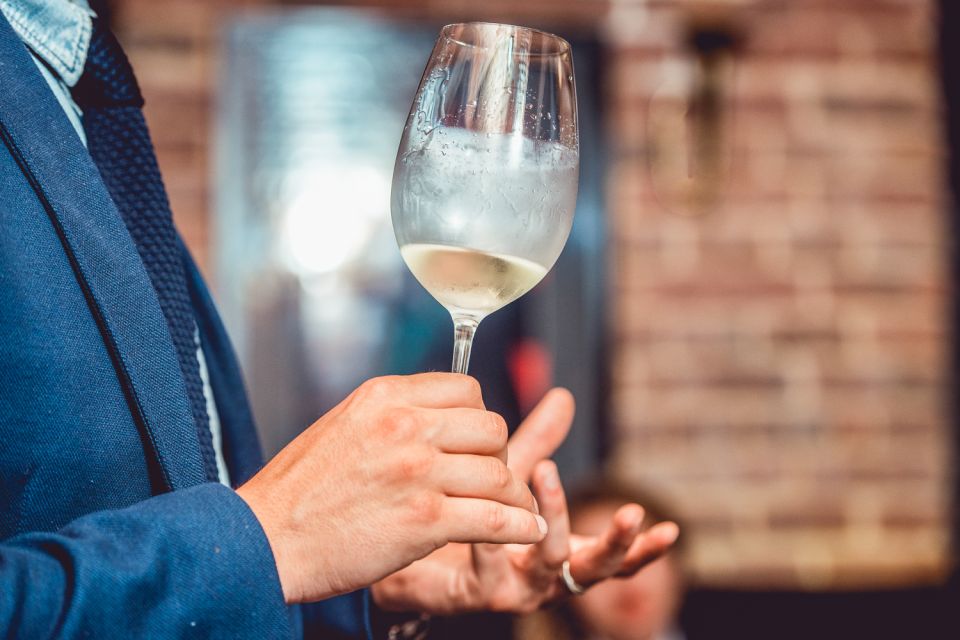 Santa Barbara: Sparkling Wine Walking Tour - Indulging in Artisanal Chocolates