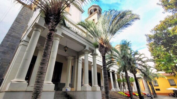 Santa Cruz: Self-guided Old Town Walk Sights and Specials - Experiencing Local Culture and Cuisine