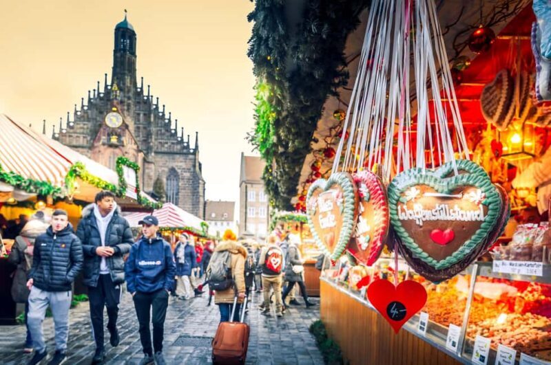 Santa Fes Private Enchanted Christmas Stroll - Key Points