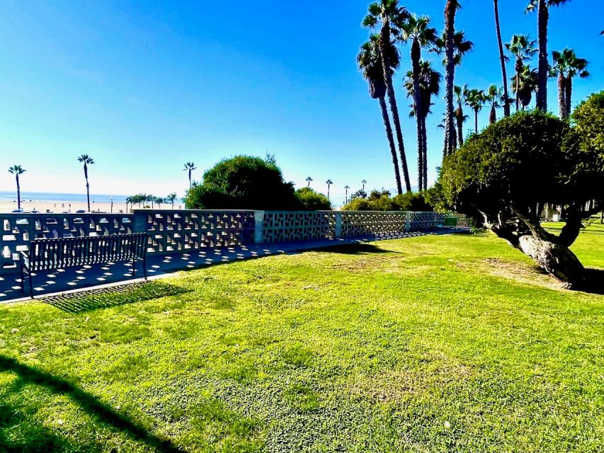 Santa Monica: Superhero Support Team Outdoor Escape Game - Discover the Solar-Powered Ferris Wheel