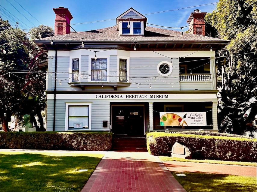 Santa Monica: Superhero Support Team Outdoor Escape Game - Uncover Architectural Trailblazers