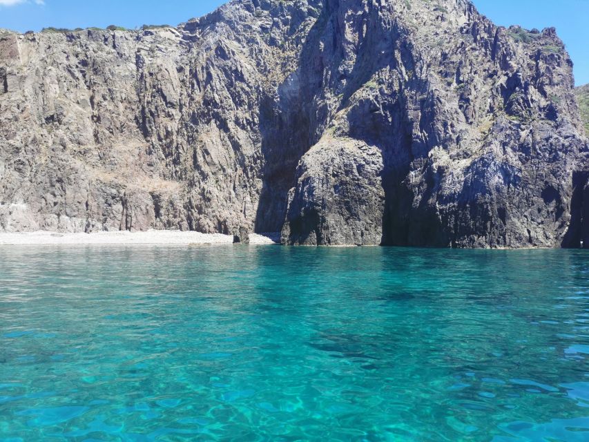 Santantioco of Carloforte: Daily Boat Trip With Snorkeling - Boat Specifications and Capacity