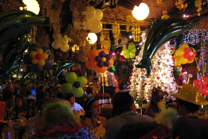 Santiago: Bali Hai Dinner & Show, Transport and Wine Refill - Included Services