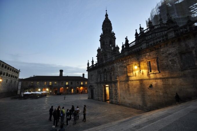 Santiago De Compostela: Legends Tour and Galician Dinner - Illuminating the Night in Santiago