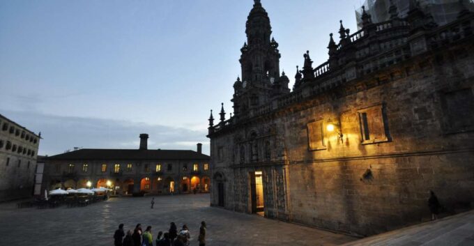 Santiago De Compostela: Legends Tour and Galician Dinner - Important Considerations