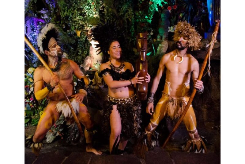 Santiago: Private Dinner and Show With Transfers - Audience Participation