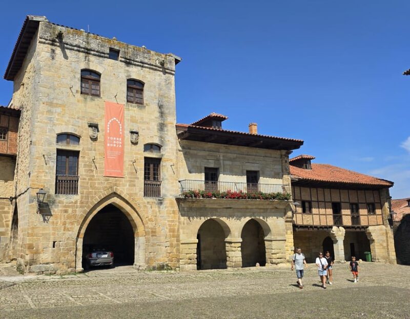 Santillana Del Mar: Exclusive Private Tour With the Collegiate Church of Santa Juliana - Itinerary Highlights