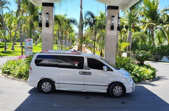 Santo Domingo Airport and Jewels Palm Beach Private Transfer - FAQs