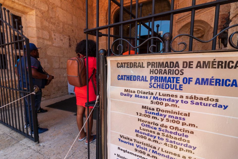Santo Domingo City Tour: Colonial City, Los Tres Ojos, Lunch - National Presidential Palace