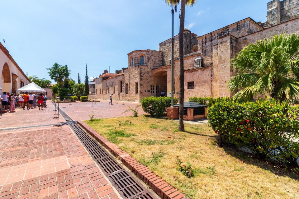 Santo Domingo City Tour: Colonial City, Los Tres Ojos, Lunch - Lunch and Booking Policies