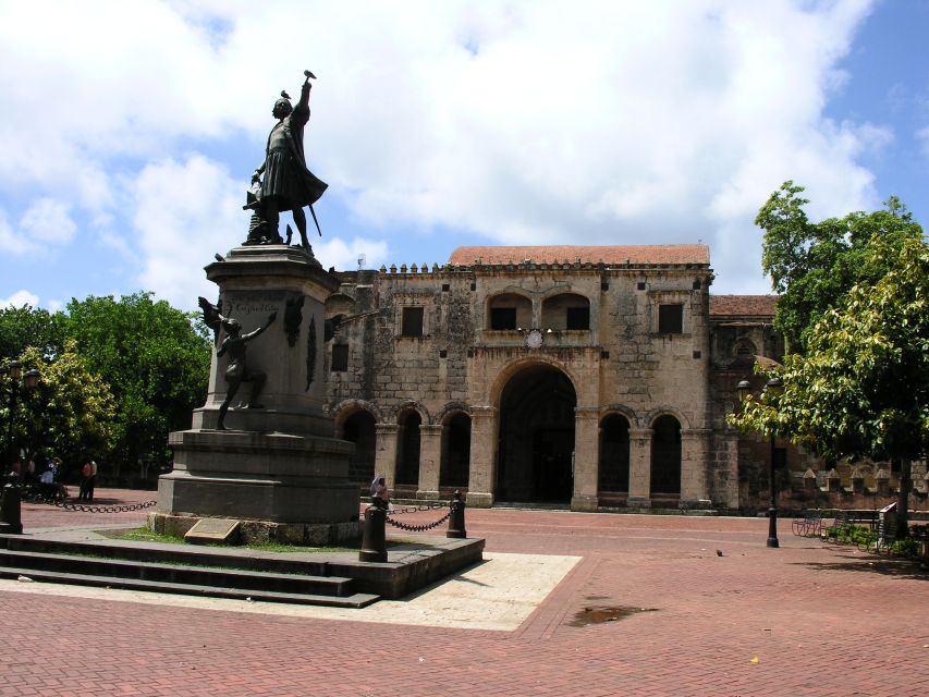 Santo Domingo: Guided City Walking Tour - Stroll Through Calle Las Damas