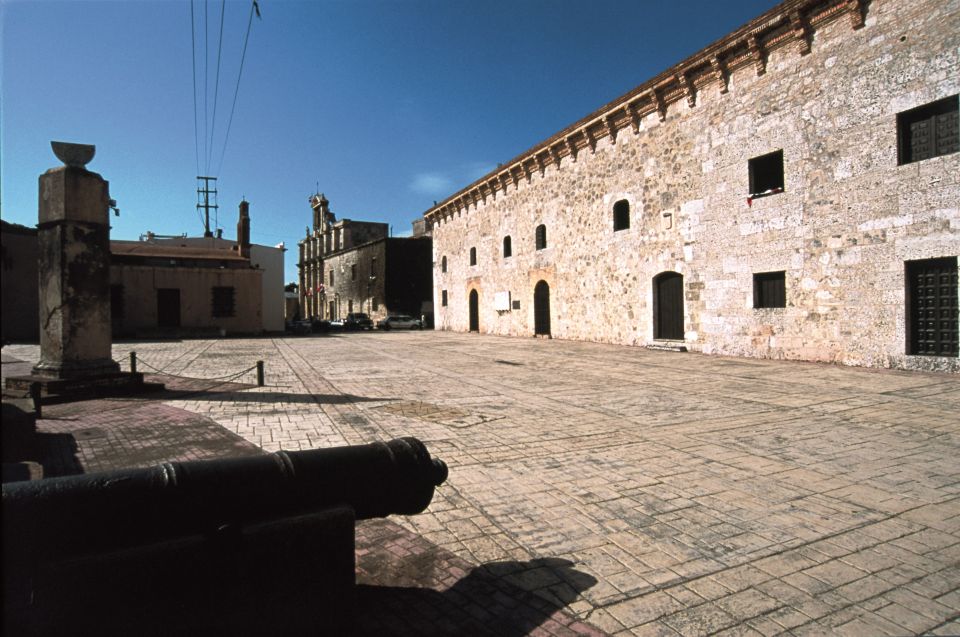 Santo Domingo: Guided City Walking Tour - Explore the Cathedral and Park