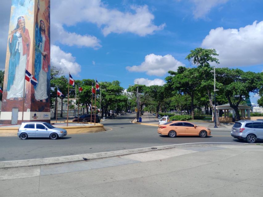 Santo Domingo: Highlights Private Tour With Lunch and Guide - Marveling at the Columbus Lighthouse