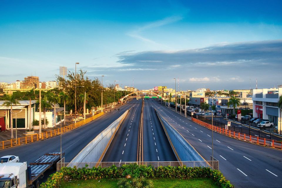 Santo Domingo: Iconic Highlights and Historical Tour - Savoring the Dominican-Style Lunch