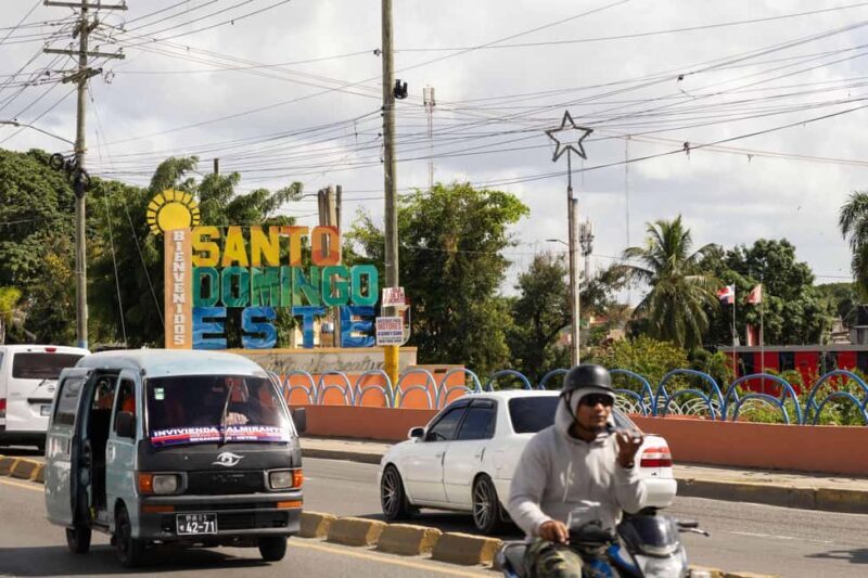 Santo Domingo: Los Mina, The Flea, Juan Dolio & Karaoke Tour - The Tour in Detail