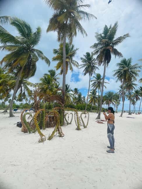 Santo Domingo: Saona Island Day Trip with Lunch & Drinks - Key Points