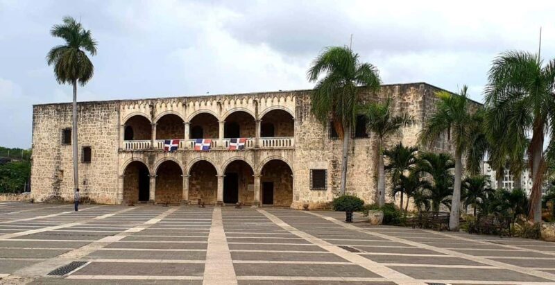 Santo Domingo: Small Group Tour with Cable Car from Bayahibe - The Itinerary in Detail