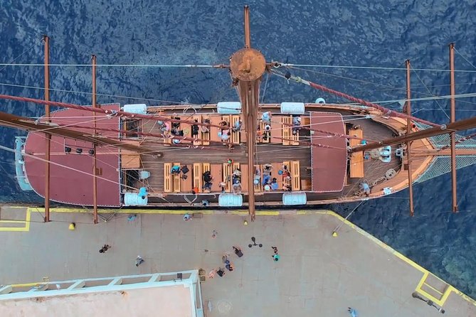 Santorin Caldera and Thirasia Island Cruise  - Santorini - Preparing for the Cruise