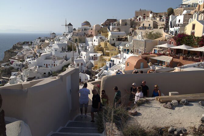 Santorini: 40min Photoshooting in Oia - Who Will Love This Experience?