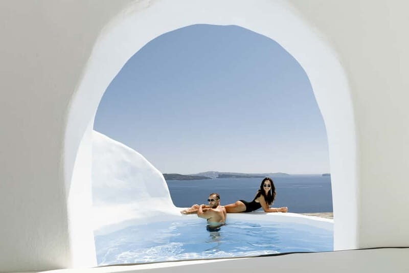 Santorini: Casual Photoshoot by Flying Dress Photo © - Who Will Appreciate This Experience?