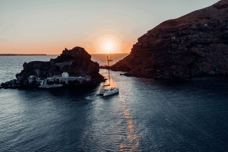 Santorini: Catamaran Caldera Cruise with Meal and Drinks - Key Points