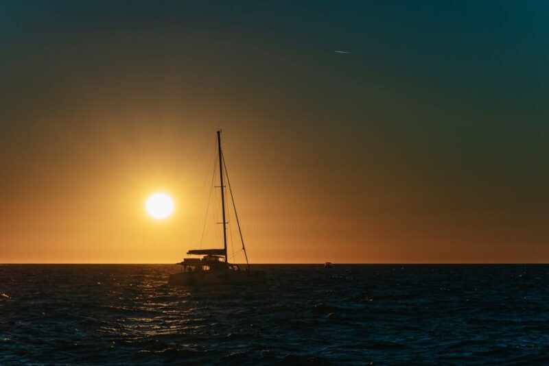 Santorini: Catamaran Caldera Cruise with Meal and Drinks - FAQ
