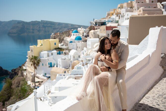 Santorini couple photoshoot with 50 edited photos! - FAQs