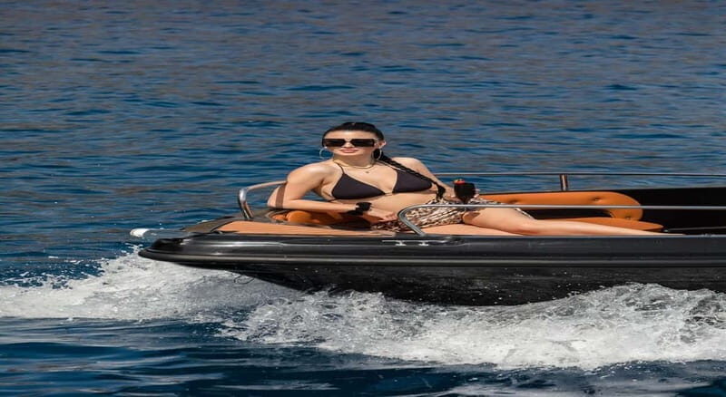 Santorini: License free Luxury boat and snorkeling included - Key Points